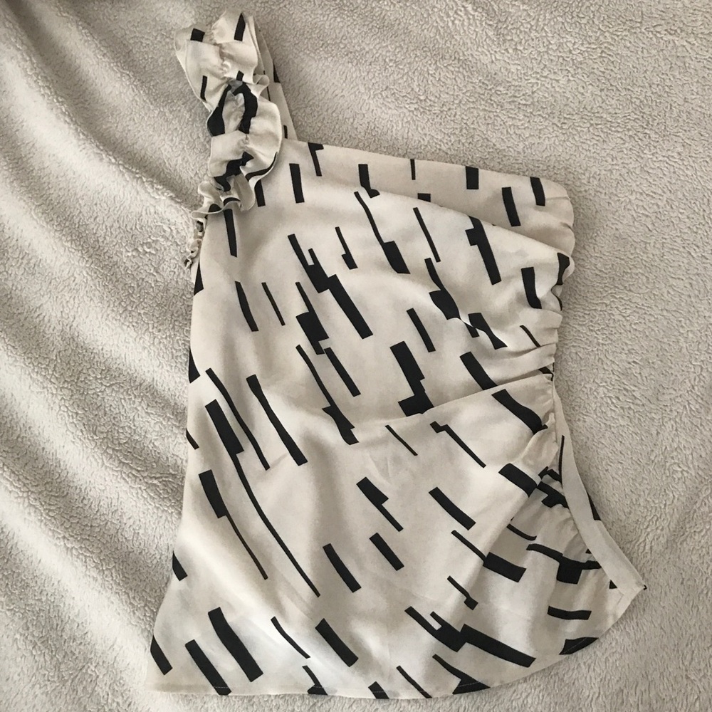 NWT one shoulder ruffle top